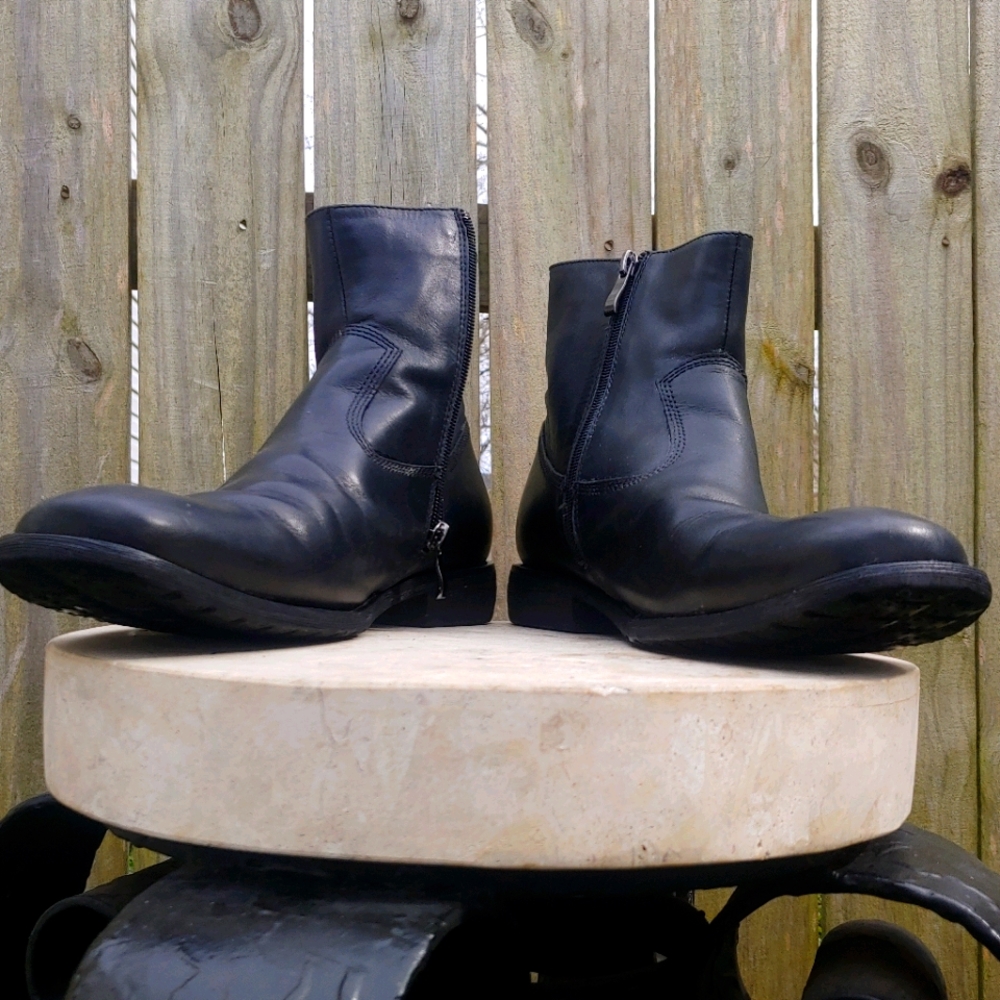 Robert Wayne Collection Boots